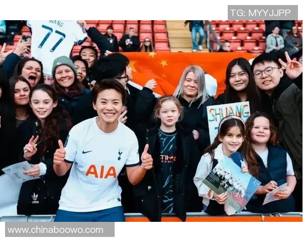 秋季运动时尚与足球明星的完美结合探秘六号秋衣的魅力与风采