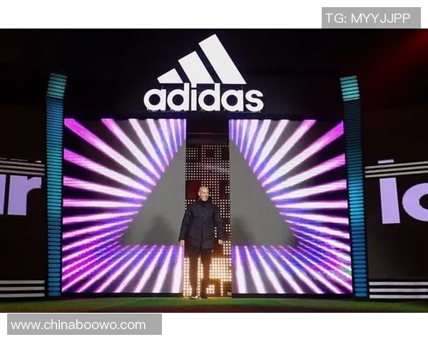 穿40码足球鞋的明星球员们展现非凡技艺与风采