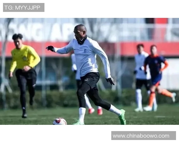 足球明星是否积极参与和支持游戏直播的现象分析与探讨 足球明星是否积极参与和支持游戏直播的现象分析与探讨